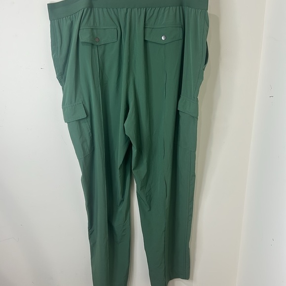 ATHLETA Vienna Cargo Pants Vineyard Green Size 22 - Picture 15 of 15